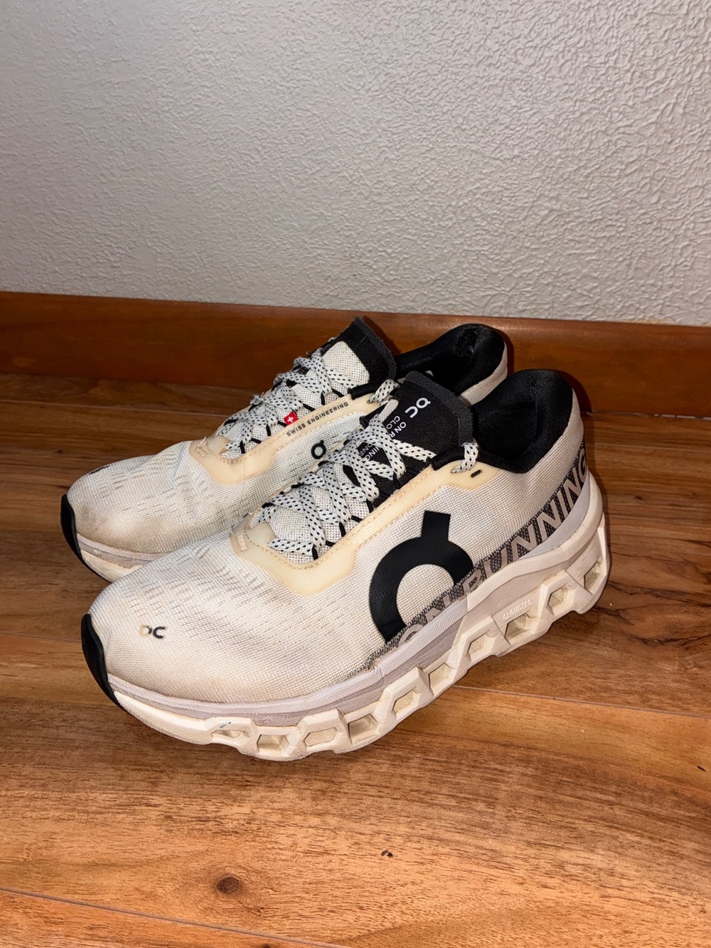 On Cloud Women’s Cloudmonster Athletic Shoe Sneakers, white/frost- size 7.5